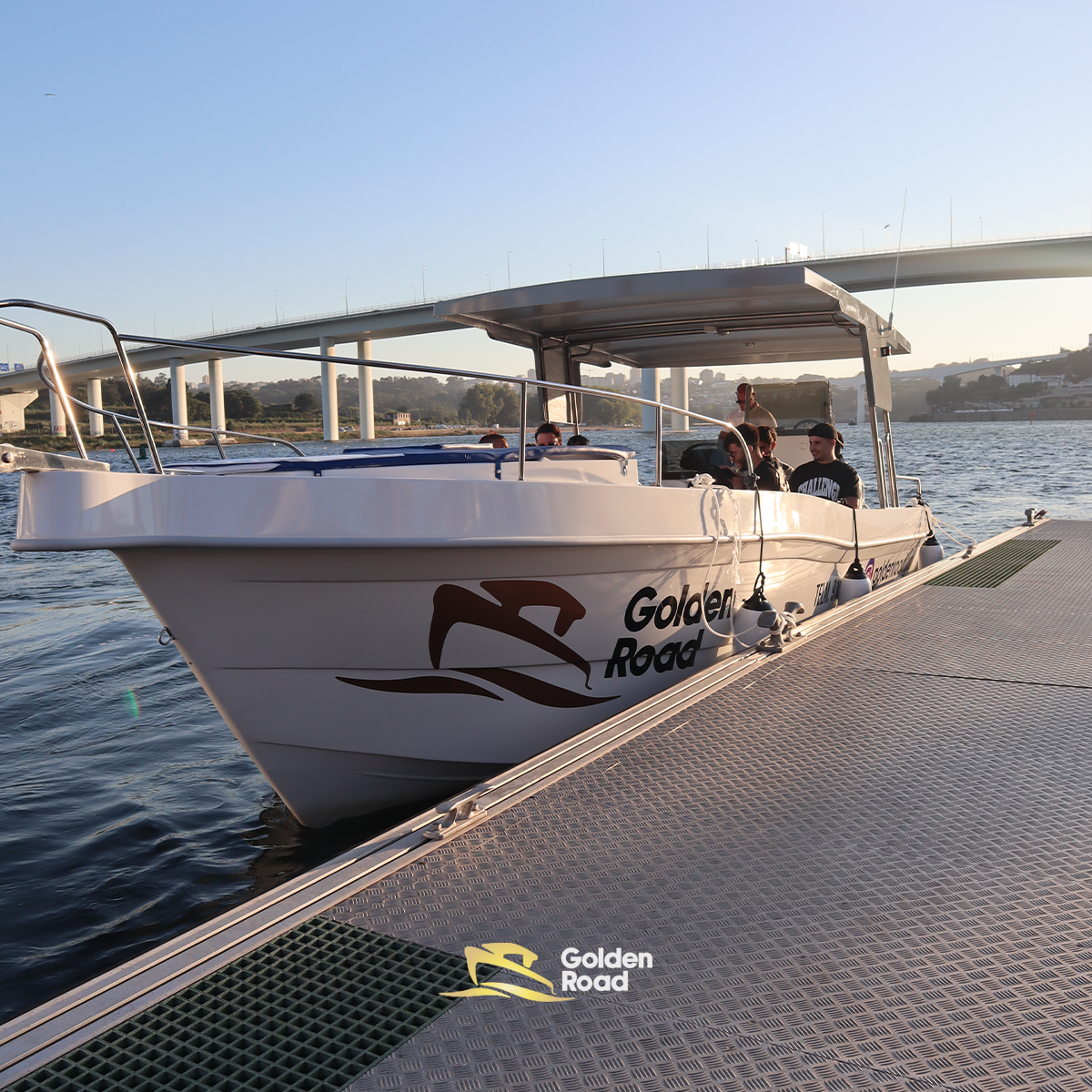 Passeio das Pontes em Barco Golden Road no Rio Douro